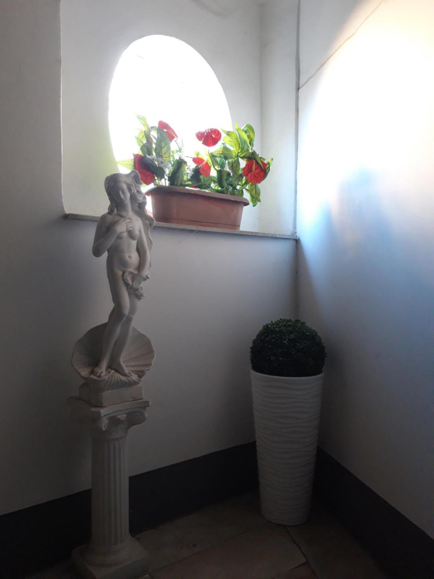 Apartamento La Dimora Di Dora Nápoles Exterior foto